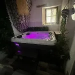 Maison Familiale A 2 Min A Pied De L'institut A Armand Calme Jeux Babyfoot Jacuzzi Proche * Saint-Laurent-dʼAigouze